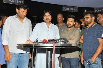 Pawan Kalyan Watched Rangasthalam along with Ram Charan
